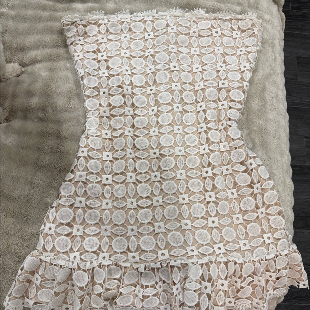 Elegant Lace Strapless Dress